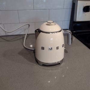 SMEG MINI KETTLE - CREAM